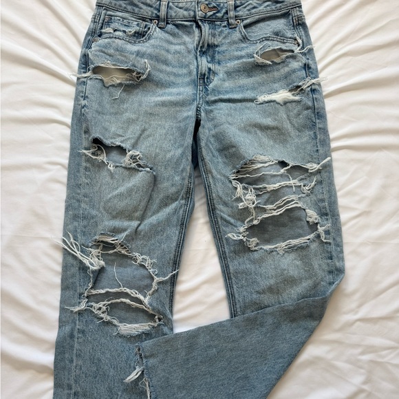 american eagle distressed ripped mom jeans - Picture 3 of 7